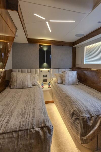 68' 2021 Sunseeker Manhattan