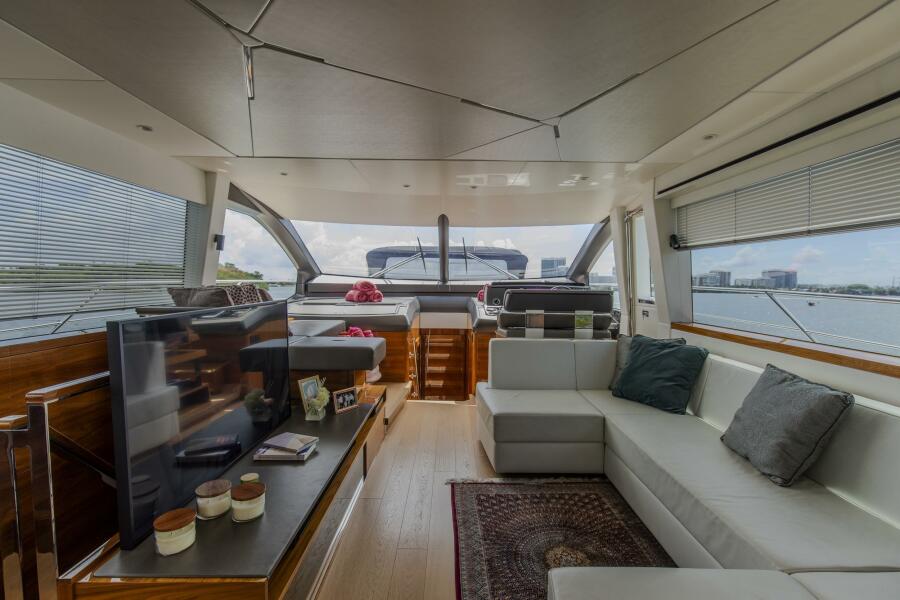 68' 2021 Sunseeker Manhattan