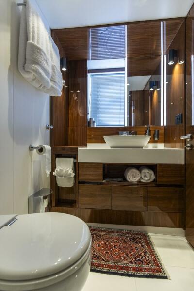 68' 2021 Sunseeker Manhattan