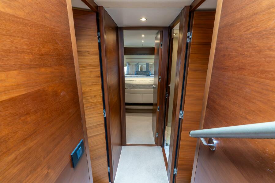 69' 2018 Princess Yachts 