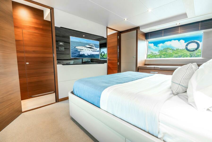 69' 2018 Princess Yachts 