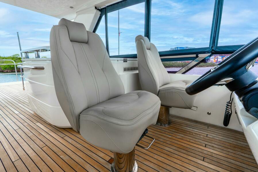 69' 2018 Princess Yachts 