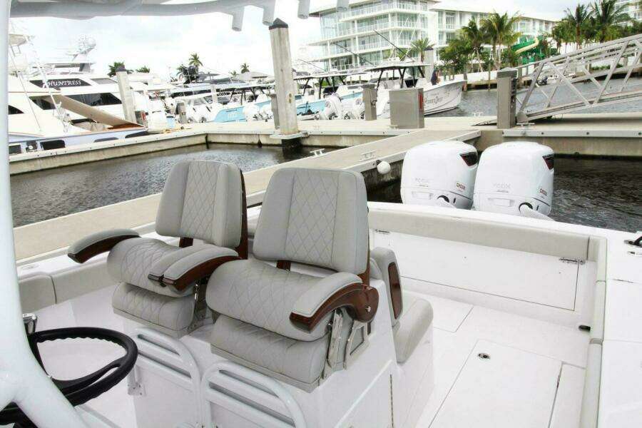 34ft Jupiter Yacht For Sale