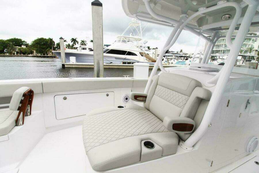 34ft Jupiter Yacht For Sale