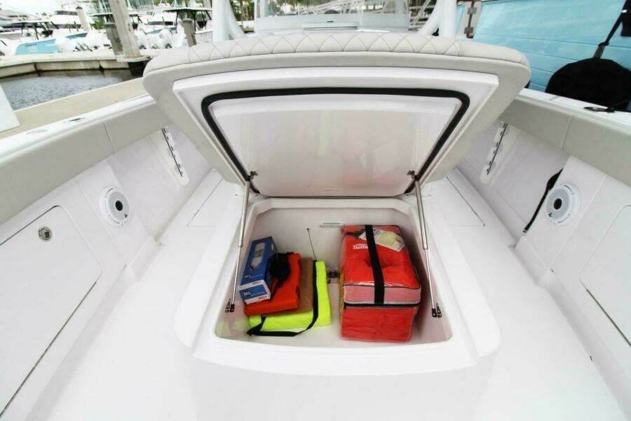 34ft Jupiter Yacht For Sale
