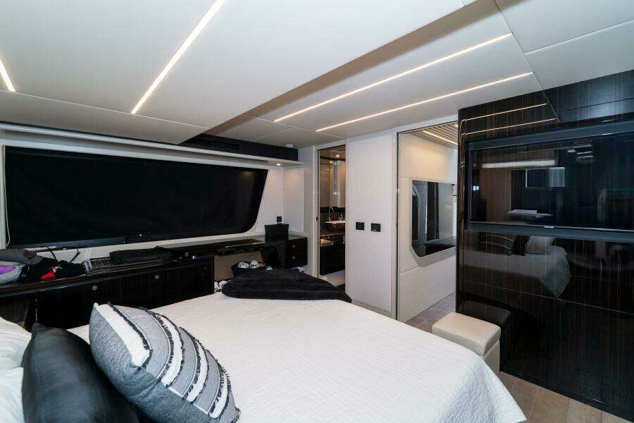 62ft Absolute Yacht For Sale