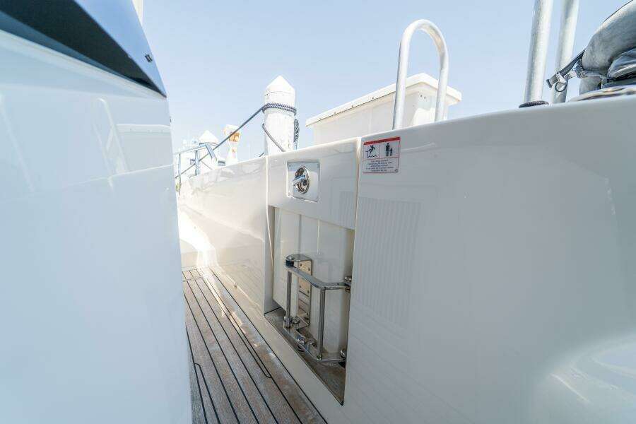 62ft Absolute Yacht For Sale