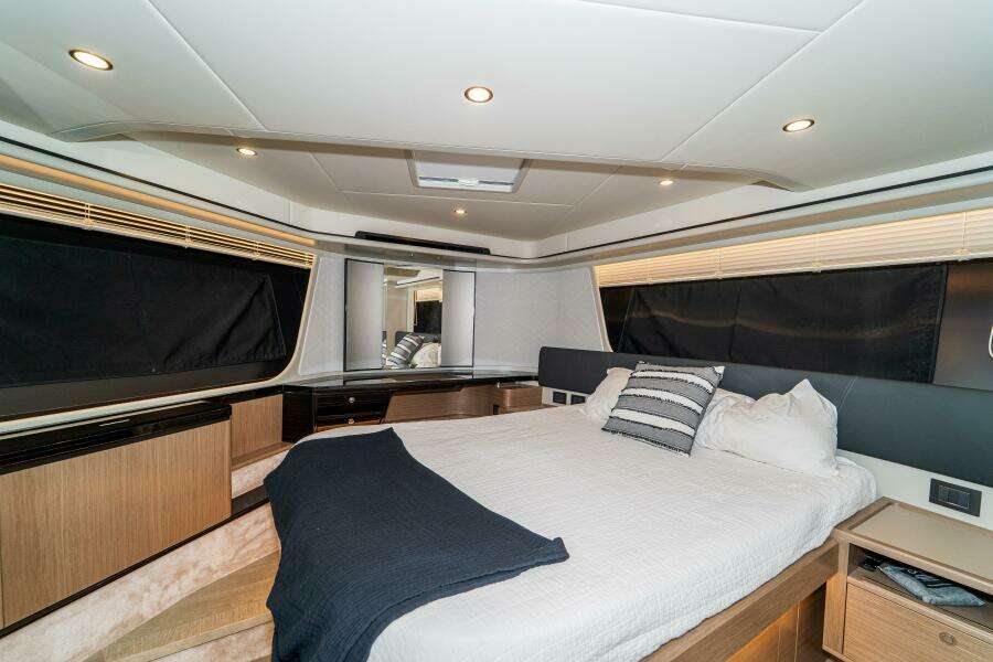 62ft Absolute Yacht For Sale