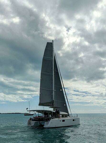 Common Blue 39ft Lagoon Yacht For Sale