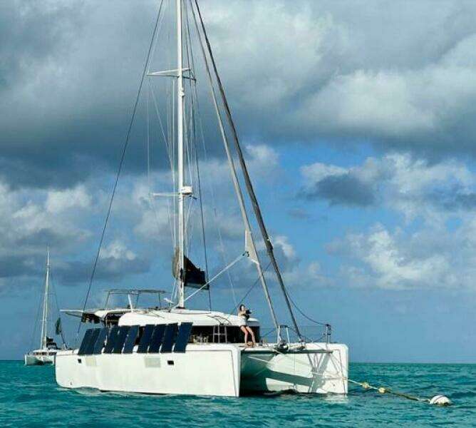 Common Blue 39ft Lagoon Yacht For Sale