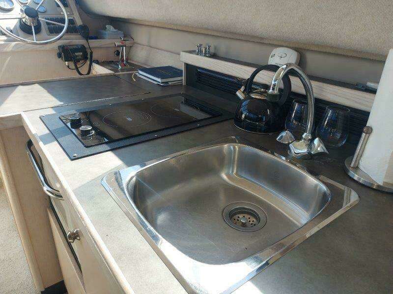 28ft Bayliner Yacht For Sale