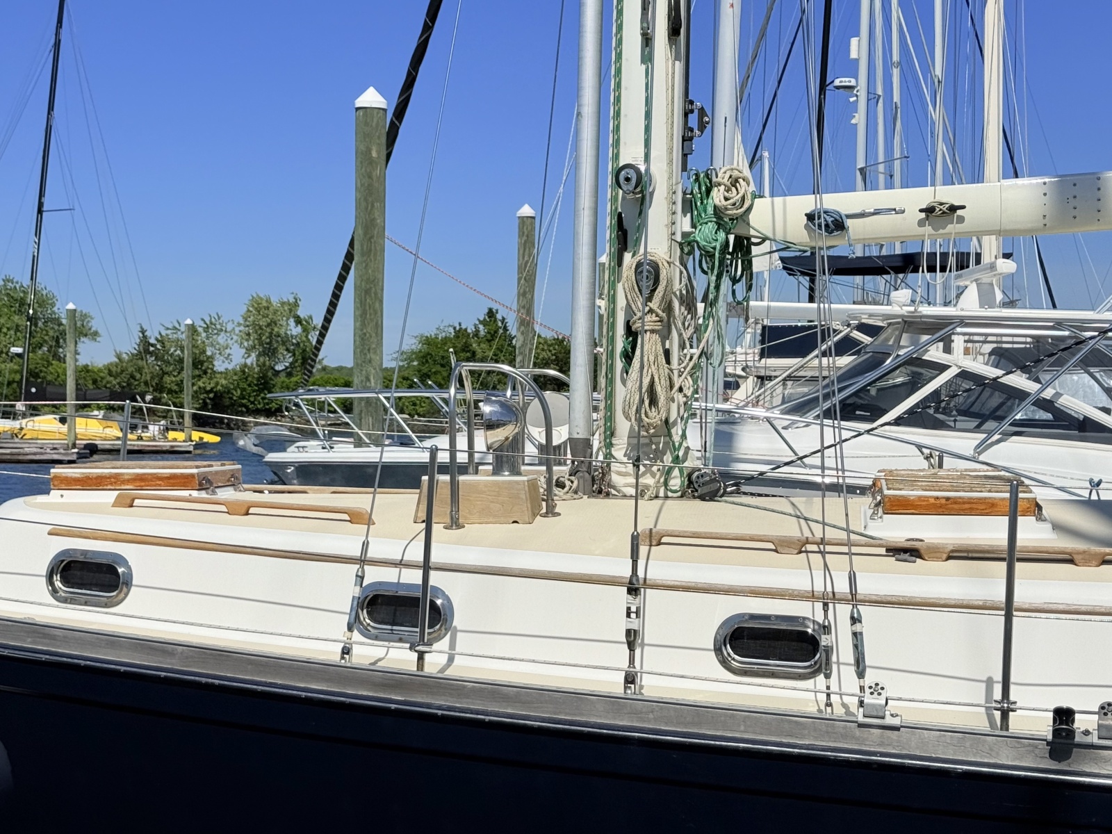 2001 Shannon 43 Cutter