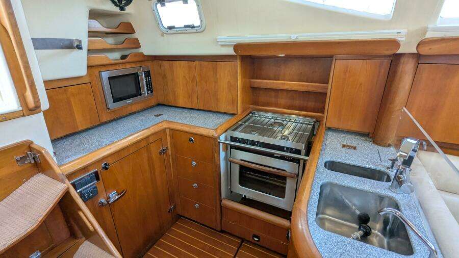 ANSWER 3 40ft Saga Yacht For Sale