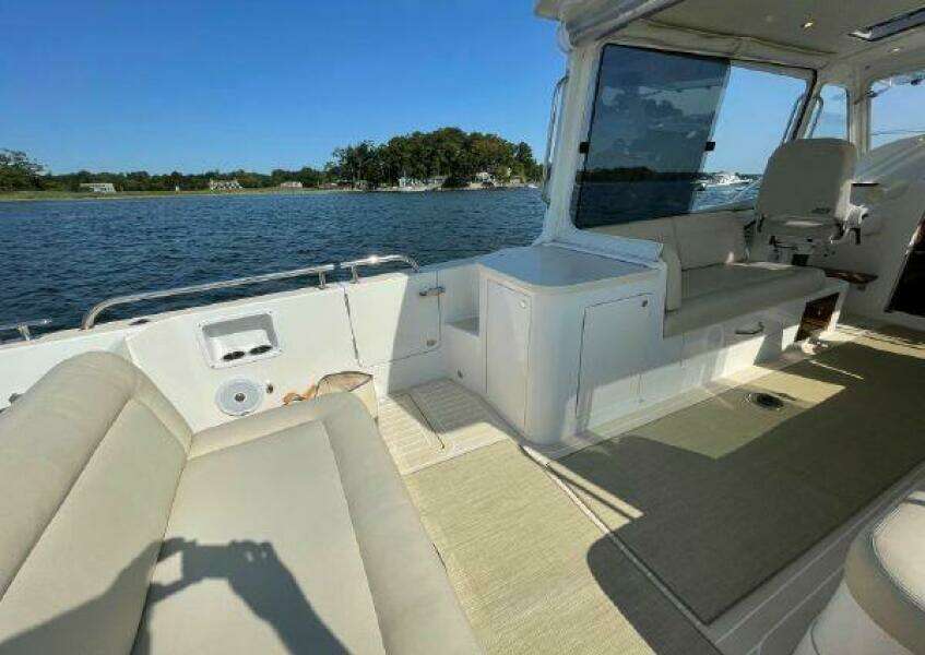 37ft MJM Yacht For Sale
