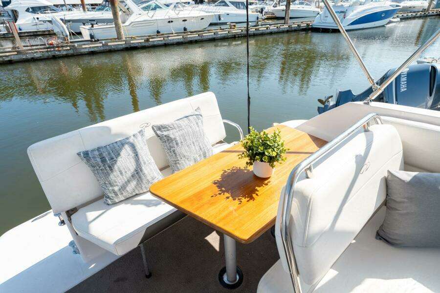 27ft Regal Yacht For Sale
