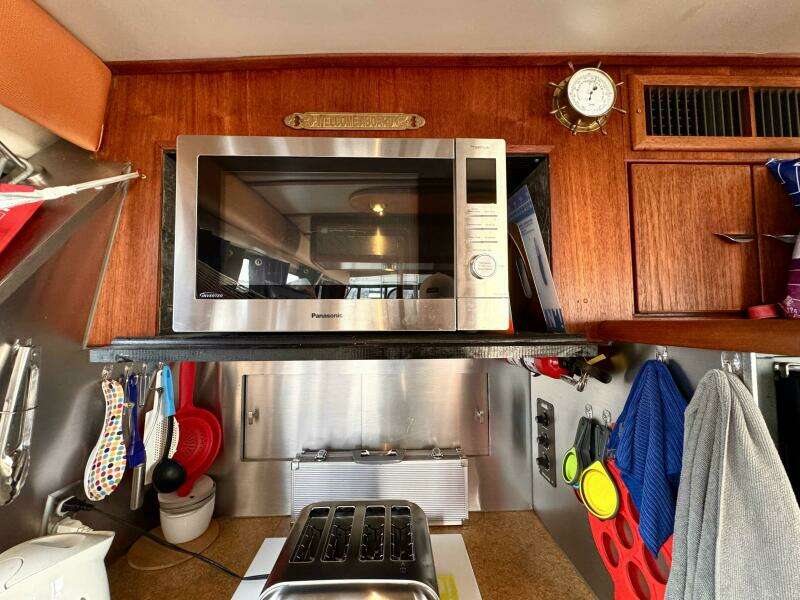45ft Bayliner Yacht For Sale