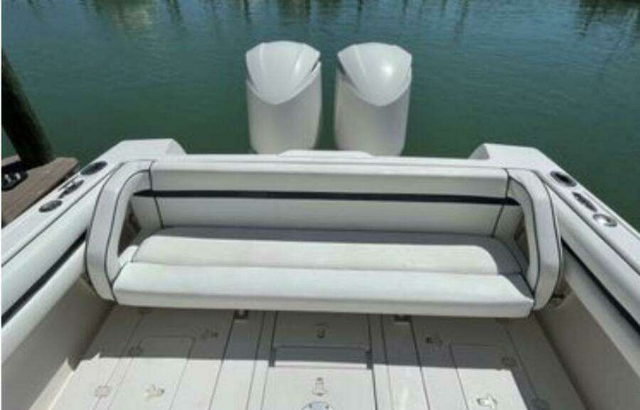 32ft Intrepid Yacht For Sale