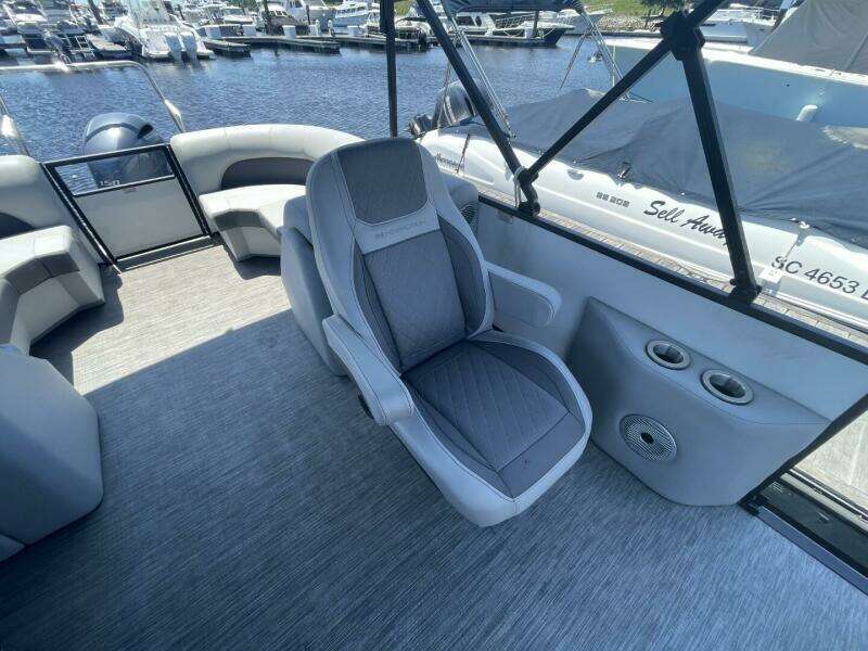 24ft Bennington Yacht For Sale