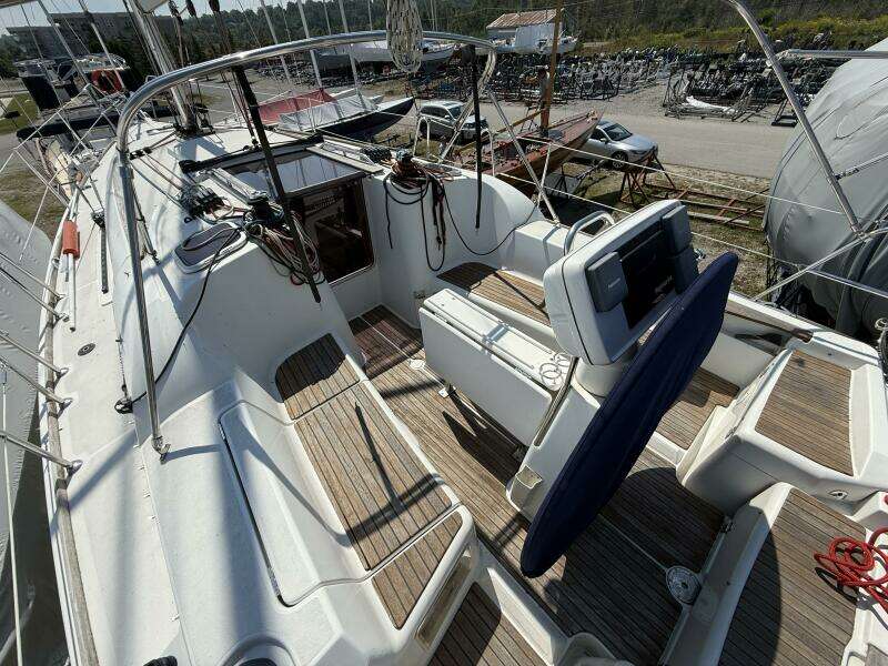 Vitamin D 36ft Jeanneau Yacht For Sale