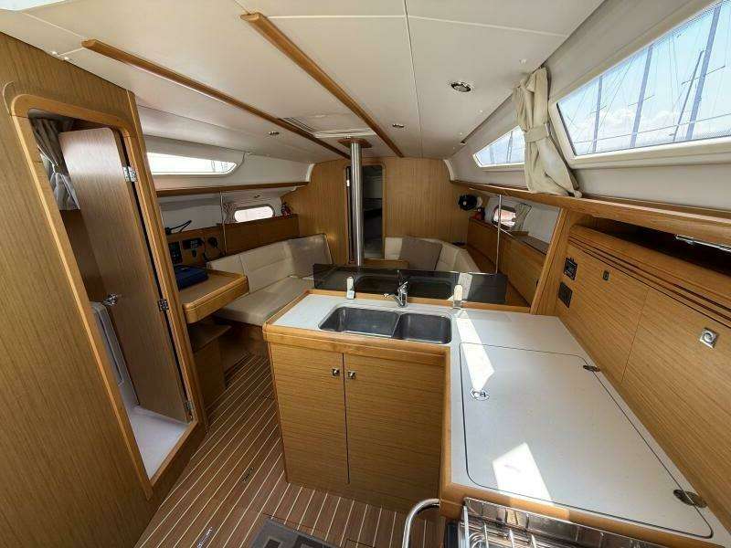 Vitamin D 36ft Jeanneau Yacht For Sale