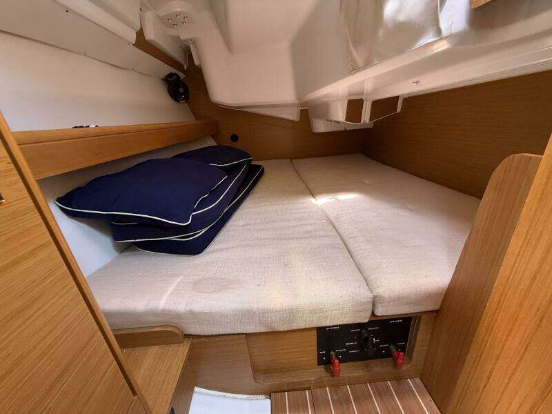 Vitamin D 36ft Jeanneau Yacht For Sale