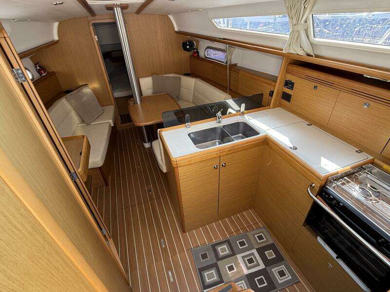 Vitamin D 36ft Jeanneau Yacht For Sale