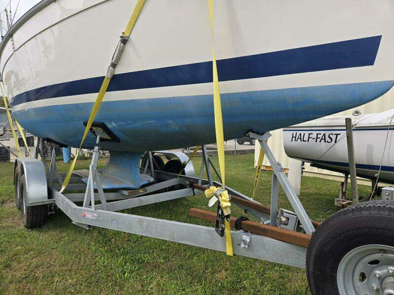 27ft Hunter Yacht For Sale