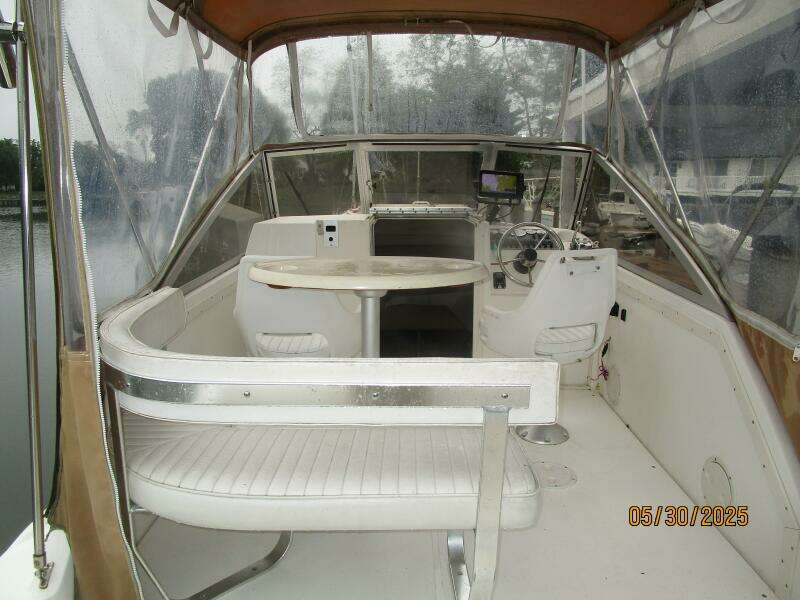 26' Shamrock upper deck forward1