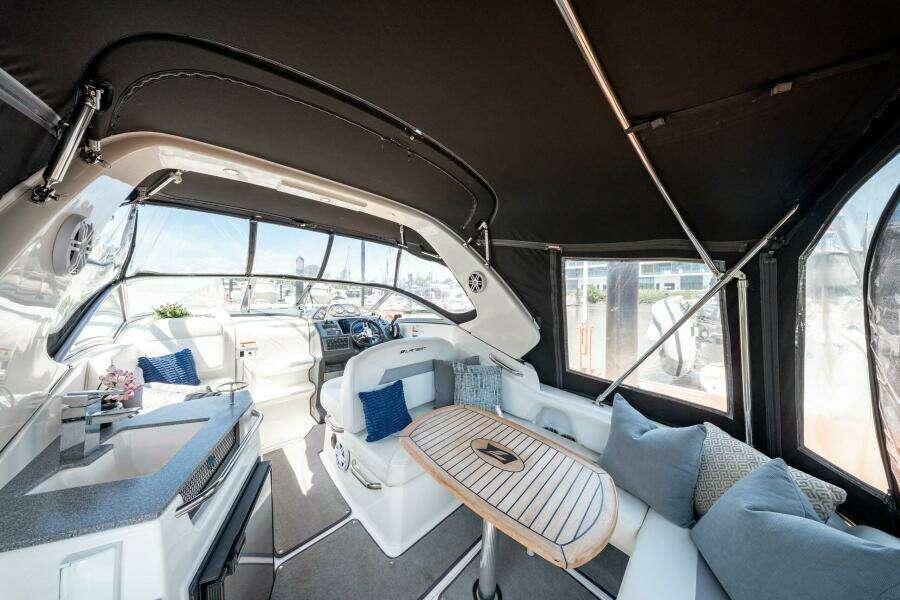28ft Larson Yacht For Sale
