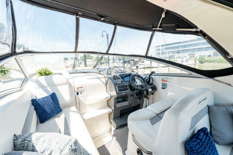 28ft Larson Yacht For Sale
