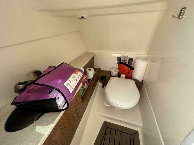 27ft Boston Whaler Yacht For Sale