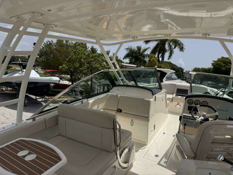 27ft Boston Whaler Yacht For Sale