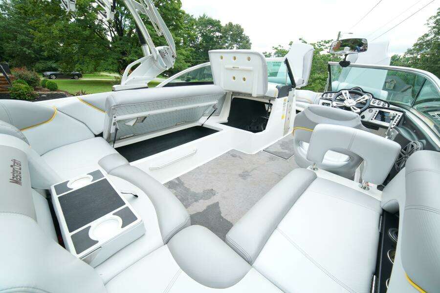 22ft Mastercraft Yacht For Sale