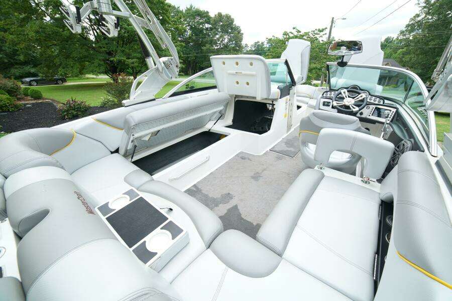 22ft Mastercraft Yacht For Sale