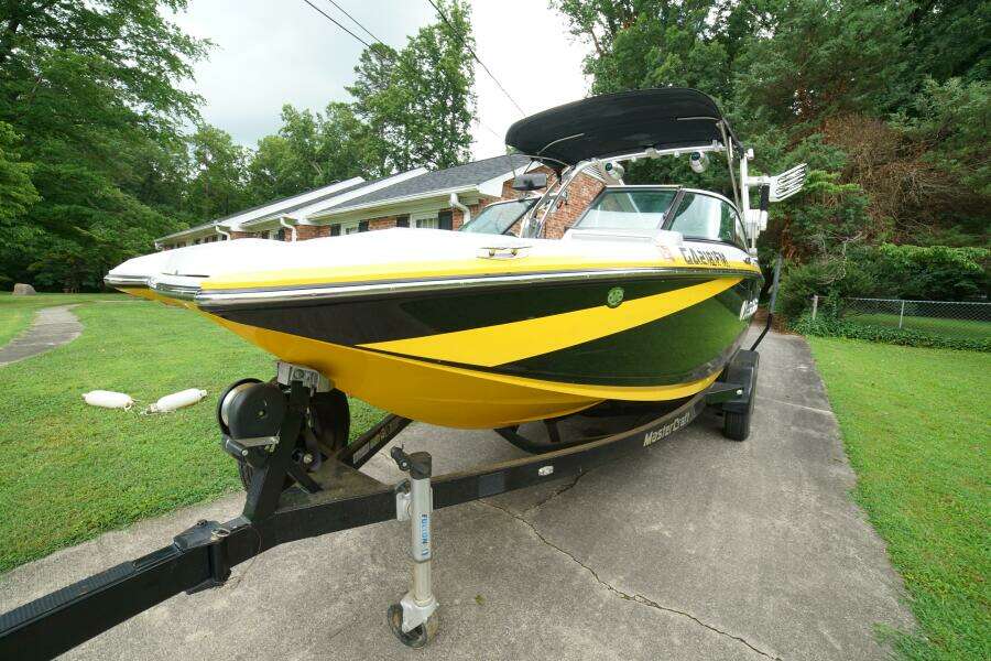 22ft Mastercraft Yacht For Sale