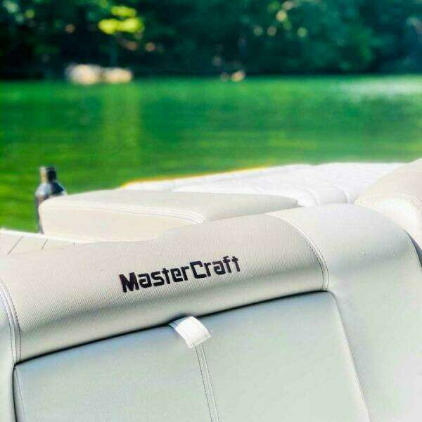 22ft Mastercraft Yacht For Sale