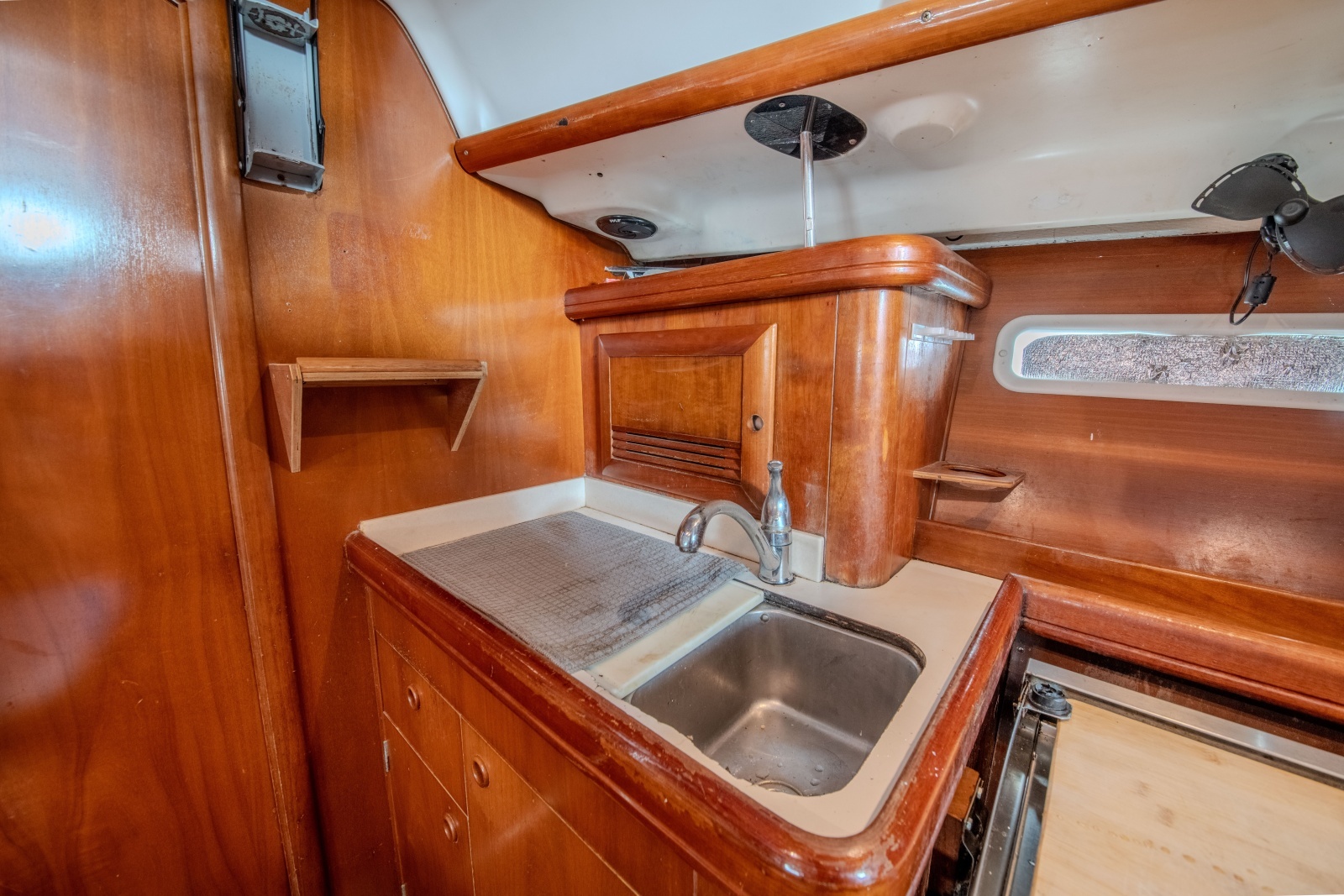 City Dogs 39ft Beneteau Yacht For Sale