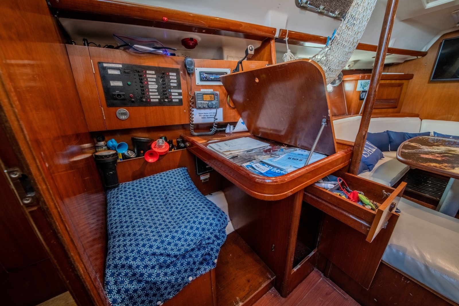 City Dogs 39ft Beneteau Yacht For Sale