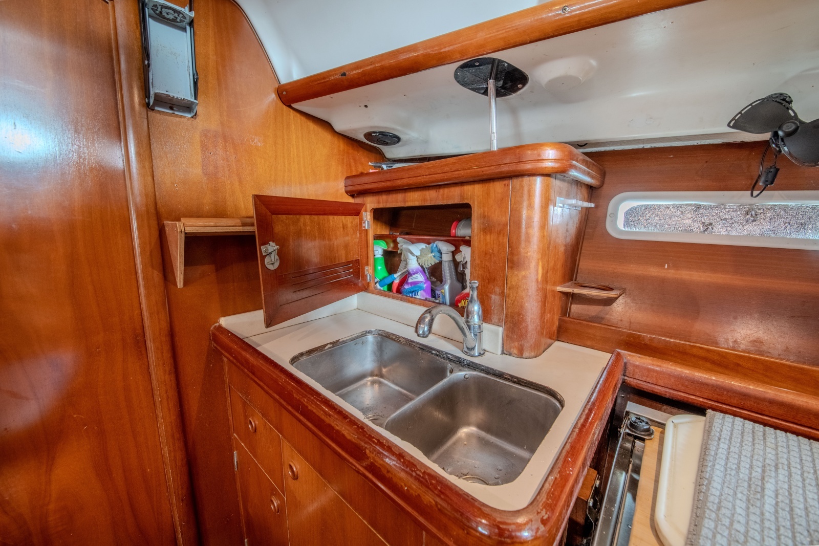 City Dogs 39ft Beneteau Yacht For Sale