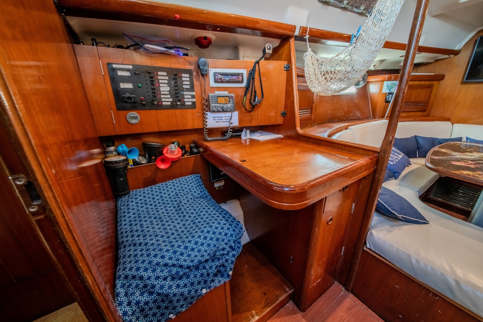 City Dogs 39ft Beneteau Yacht For Sale