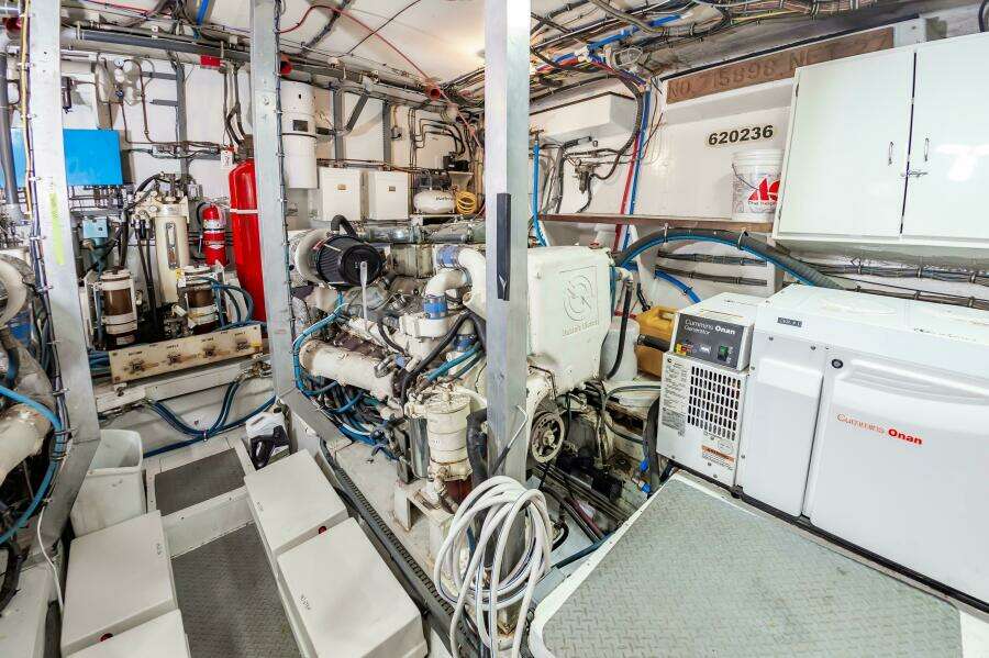 1980 Hatteras Extended Deck Power 9832157 981829244 0 090620250701 81