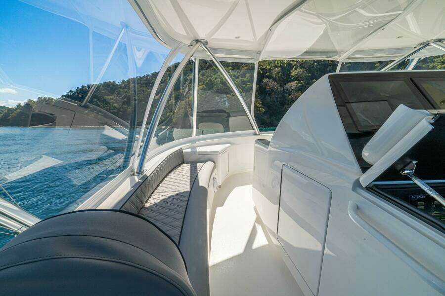 64 Viking Convertible Flybridge Seating