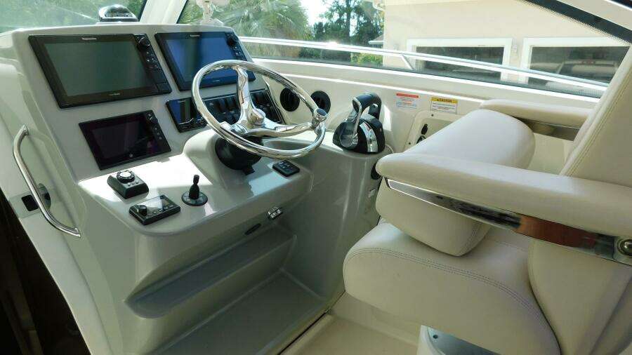 31ft Boston Whaler Yacht For Sale
