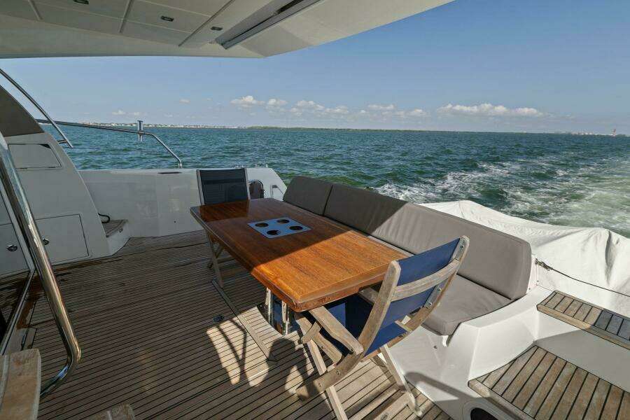 2016 55 Prestige Flybridge - YEE YEE - Cockpit