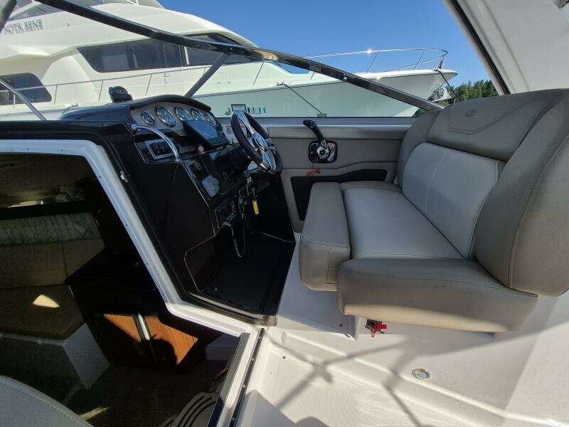 28ft Regal Yacht For Sale