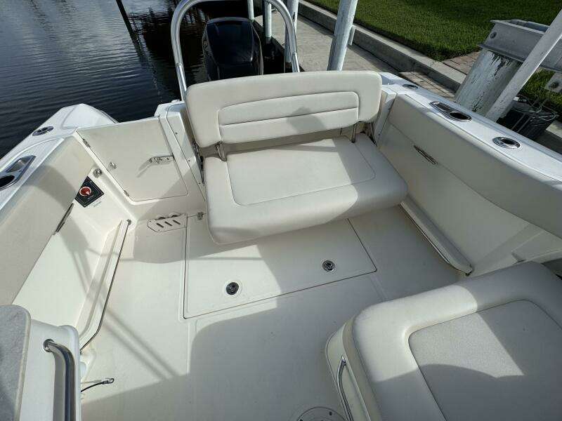 R Time 23ft Boston Whaler Yacht For Sale