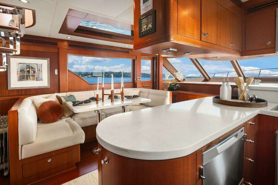 ESTANCIA 80ft Ocean Alexander Yacht For Sale