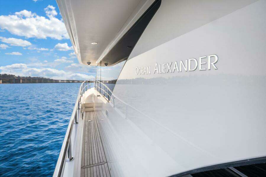 ESTANCIA 80ft Ocean Alexander Yacht For Sale