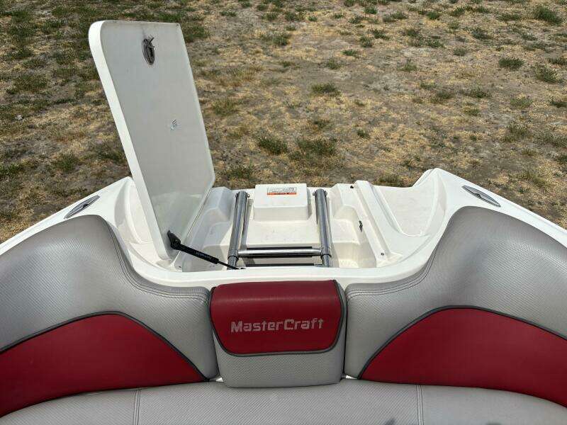 23ft Mastercraft Yacht For Sale