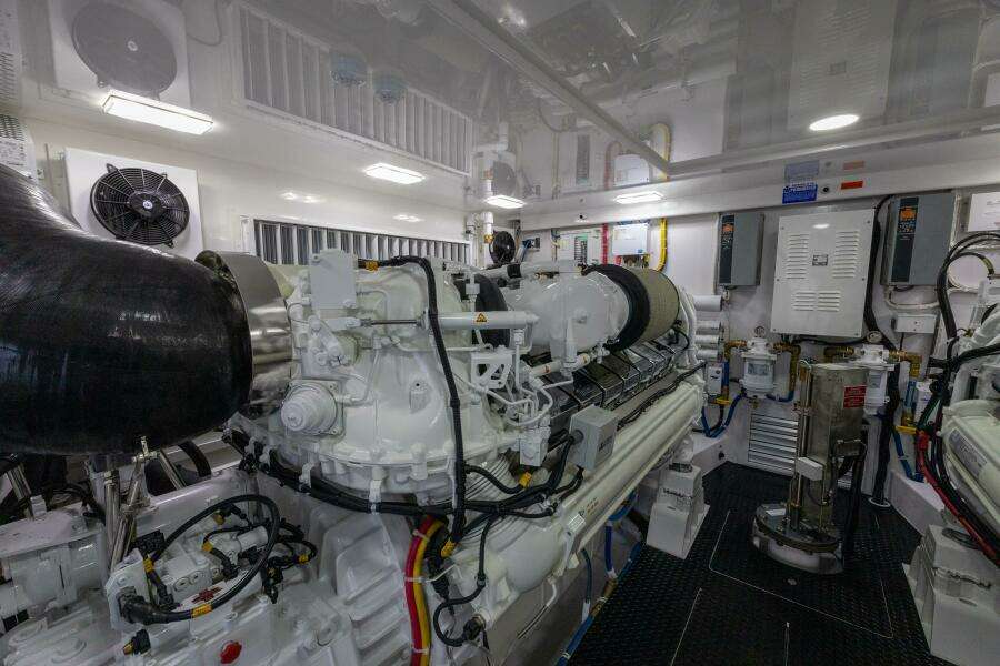2025 82 Viking Convertible Boujie Engine Room (6)